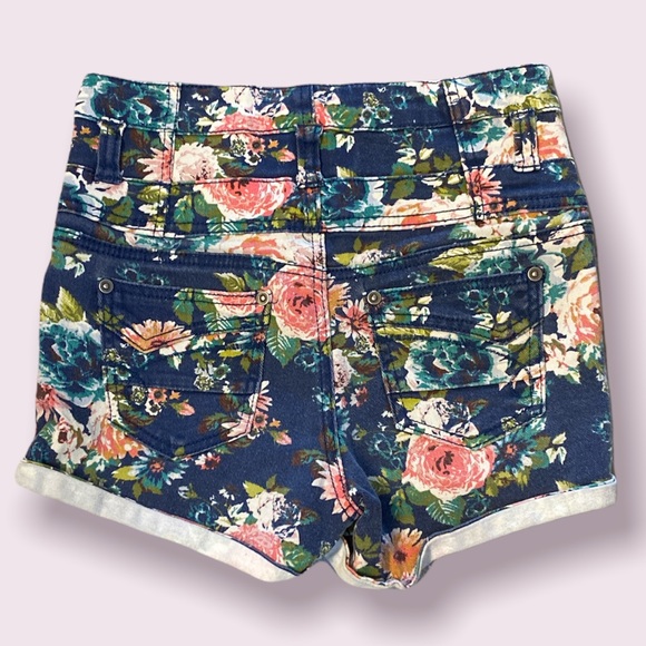 1st kiss shorts floral rolled cuff - Picture 2 of 4